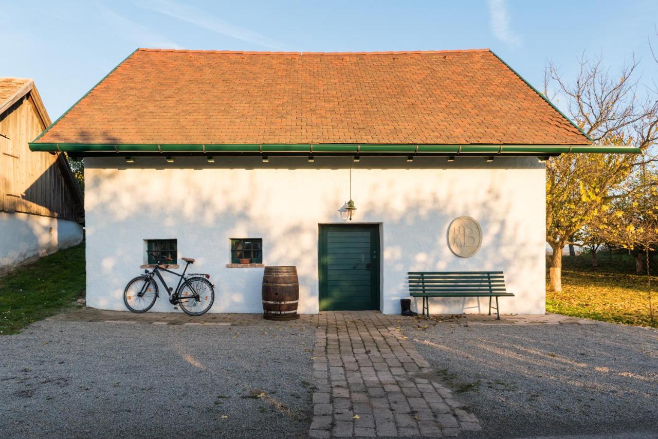 Weingut Burger Hotel Kalladorf Exterior foto